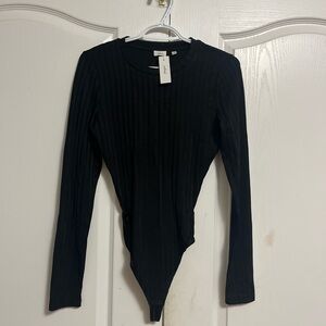NWT Aritzia Wilfred Black Ribbed Long Sleeve Bodysuit with Open Back